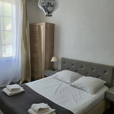 Ma Petite Hotel 2*
